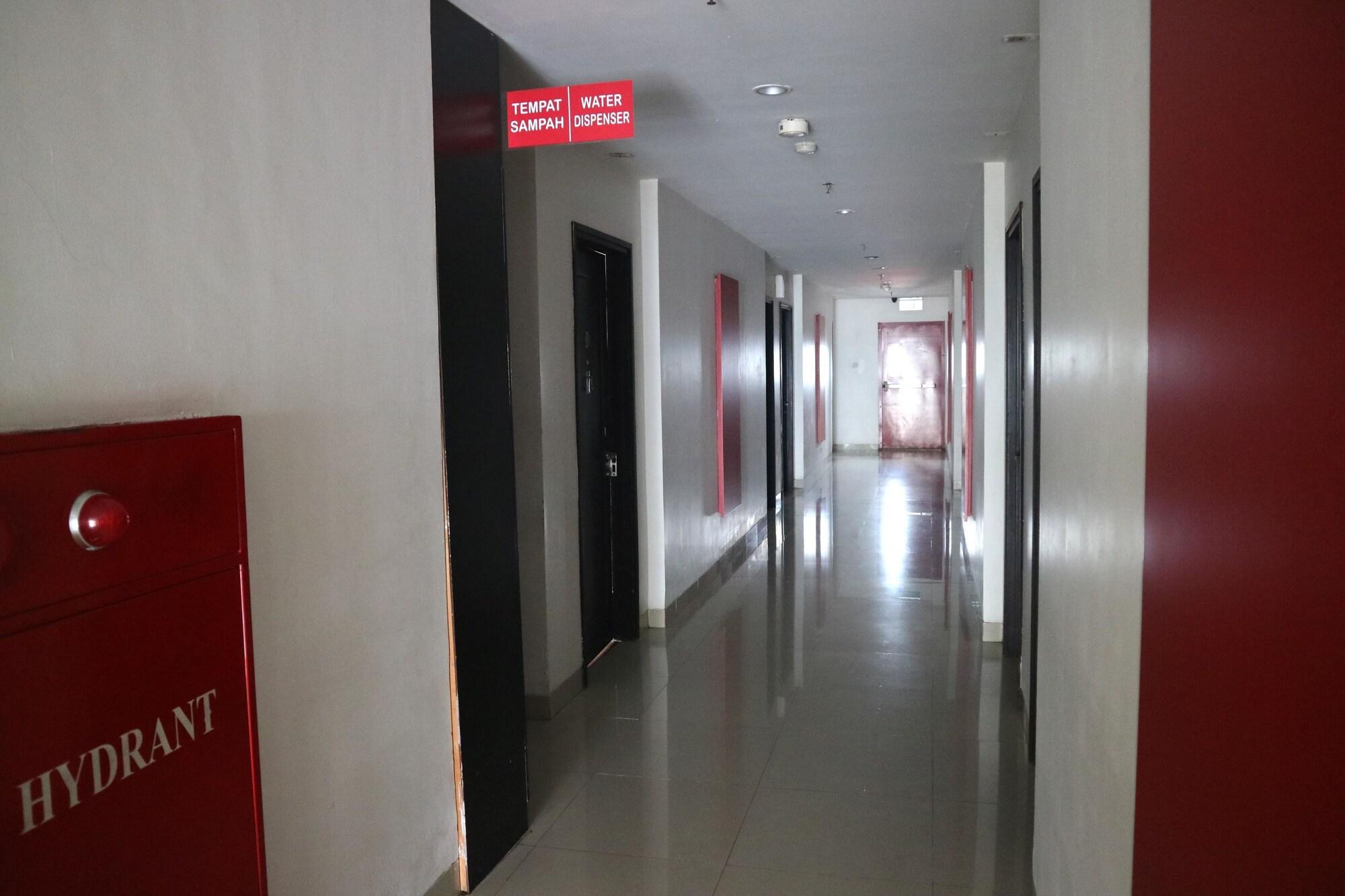 Amaris Hotel Dr. Susilo Grogol Giacarta Esterno foto