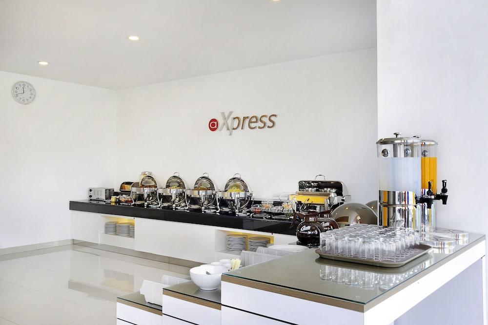 Amaris Hotel Dr. Susilo Grogol Giacarta Esterno foto