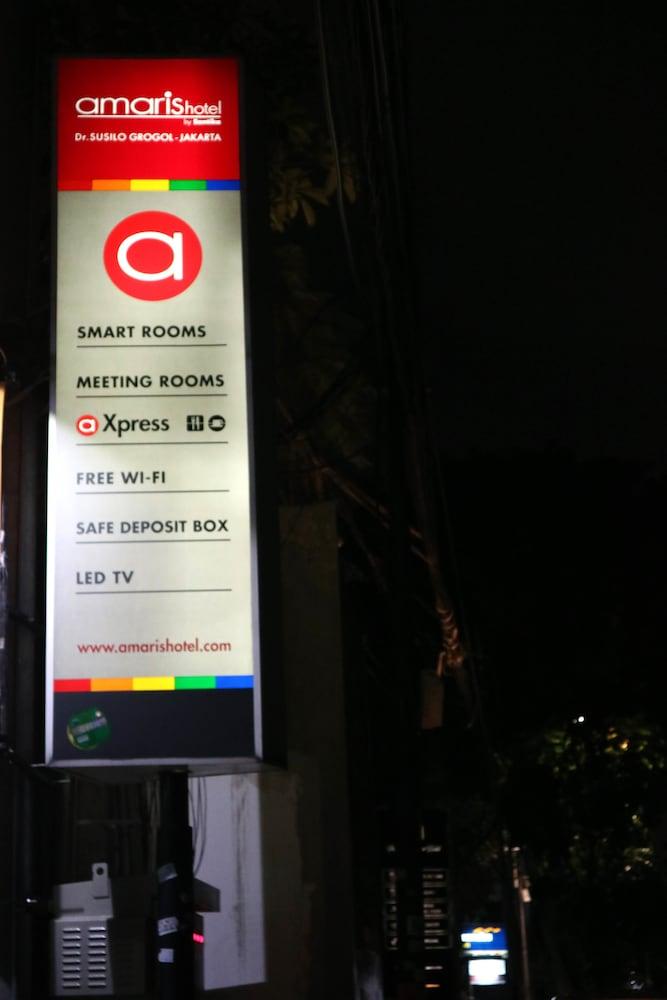 Amaris Hotel Dr. Susilo Grogol Giacarta Esterno foto
