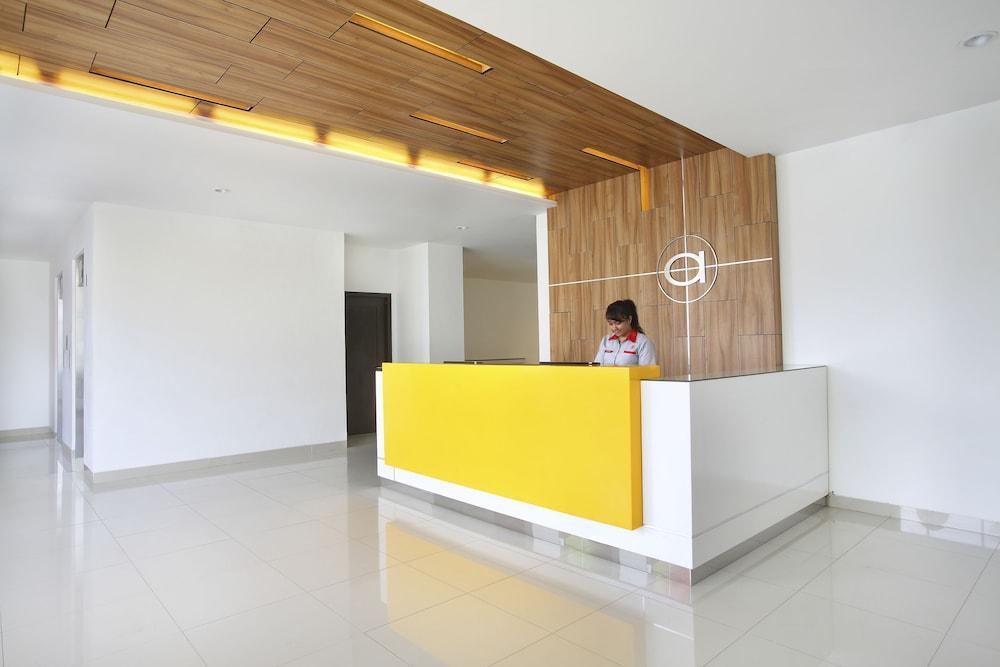 Amaris Hotel Dr. Susilo Grogol Giacarta Esterno foto