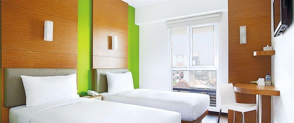 Amaris Hotel Dr. Susilo Grogol Giacarta Esterno foto