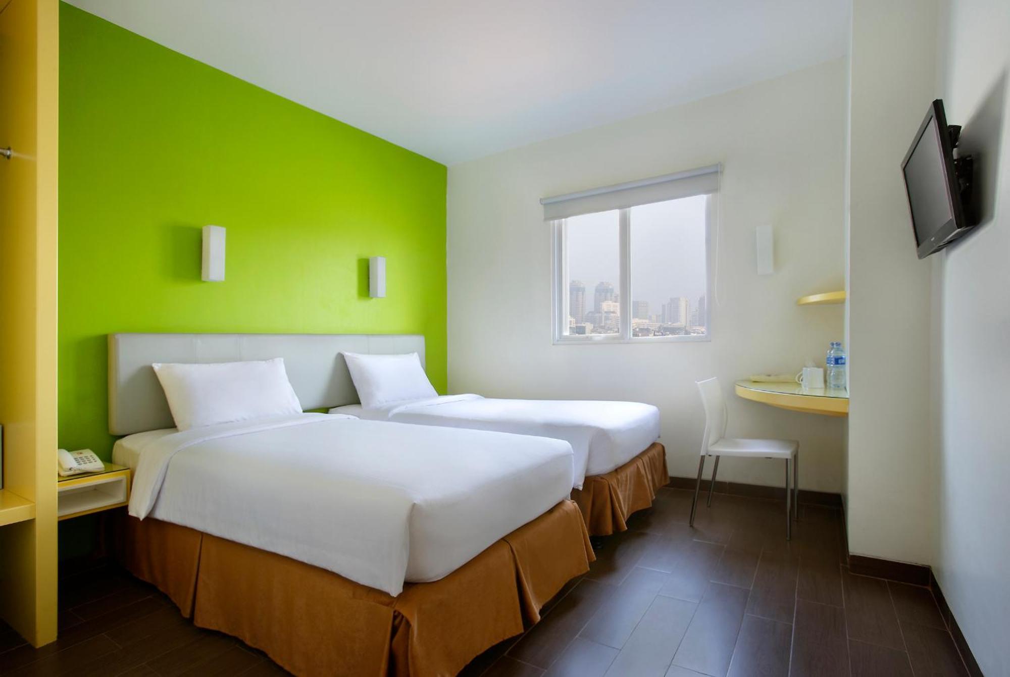 Amaris Hotel Dr. Susilo Grogol Giacarta Esterno foto